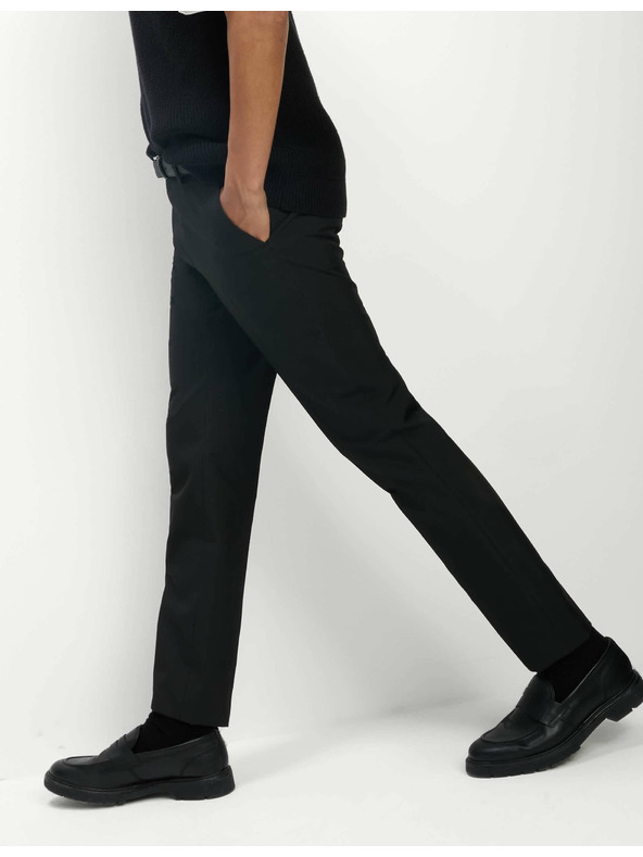 Marks & Spencer Schmale Hose mit einer Bügelfalte von Marks & Spencer schwarz