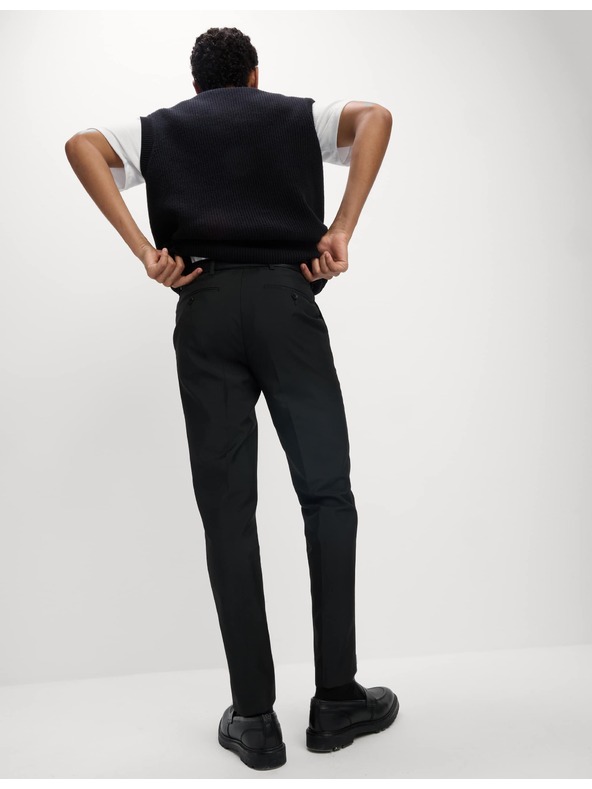 Marks & Spencer Schmale Hose mit einer Bügelfalte von Marks & Spencer schwarz