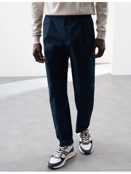 Marks & Spencer Superlichte Chino-Hose, leicht tailliert von Marks & Spencer in Marineblau