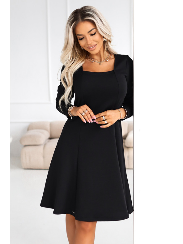 numoco IVANA bequemes trapezförmiges Kleid mit Ausschnitt und langen Ärmeln - schwarz