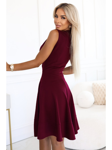 numoco Exklusives Kleid mit erweitertem Unterteil und Reißverschluss - Weinrot