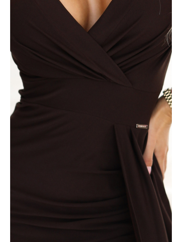 numoco Elegantes langes Kleid mit Wickelausschnitt und Schlitz - Schokoladenbraun