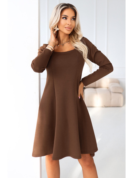 numoco IVANA bequemes Trapezkleid mit Ausschnitt und langen Ärmeln - Schokolade