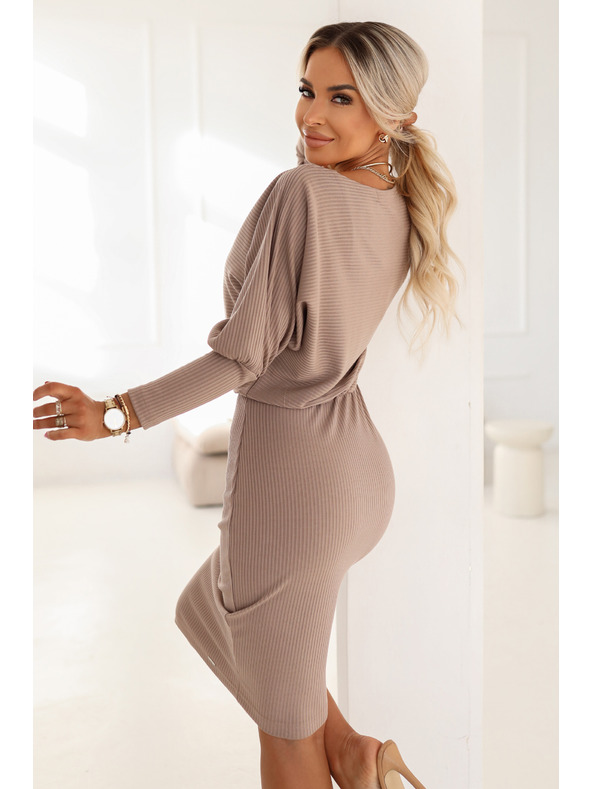 numoco LARA Geripptes Kleid mit Bündchen - Mocha Mousse