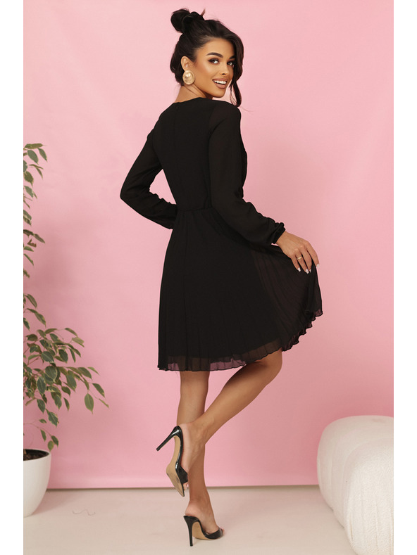 numoco ISABELLE Polnisches Faltenkleid mit langen Ärmeln und Ausschnitt - schwarz