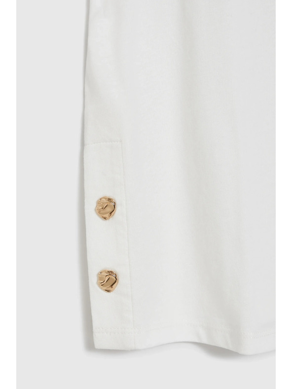 Moodo Weiße Bluse mit dekorativen Knöpfen Moodo