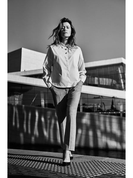 Moodo Weiße Bluse mit dekorativen Knöpfen Moodo