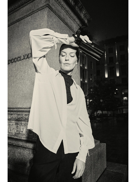 Moodo Weiße Bluse mit Perlen am Ärmel Moodo