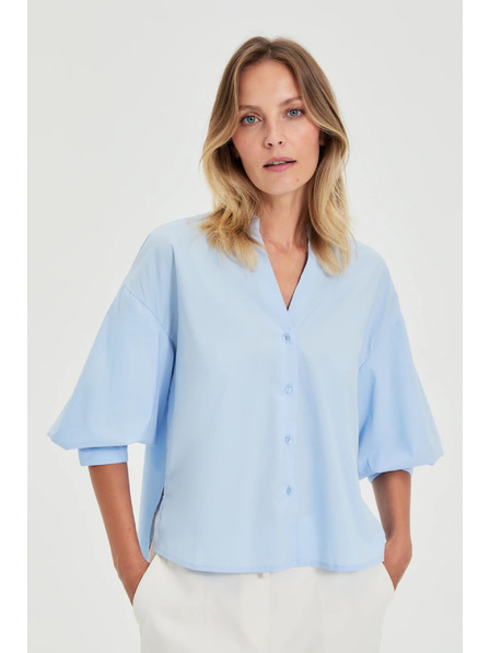 Moodo Hellblaues Hemd mit Volantärmeln Moodo