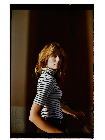 Moodo T-Shirt with Striped Stand Collar Moodo