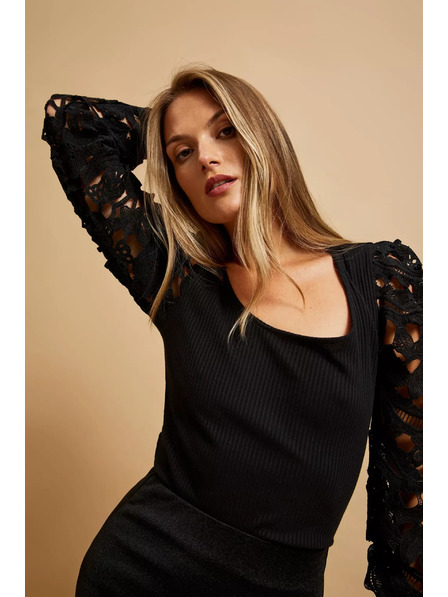 Moodo Schwarzes T-Shirt mit Spitzenärmeln Moodo