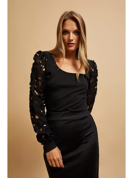 Moodo Schwarzes T-Shirt mit Spitzenärmeln Moodo