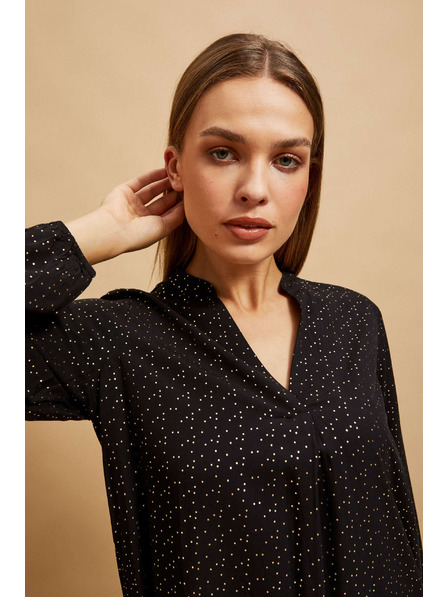 Moodo Schwarzes Hemd mit V-Ausschnitt von Moodo