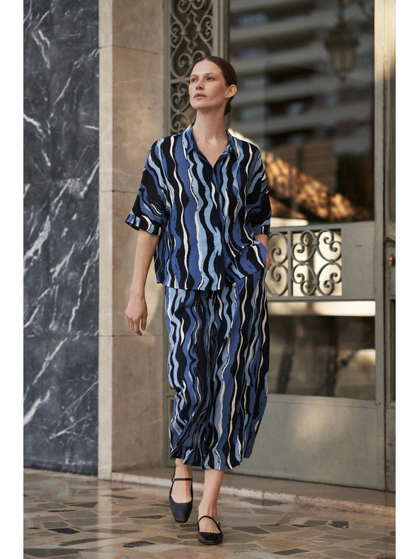 Moodo Gemusterte Kurzarmbluse blau Moodo