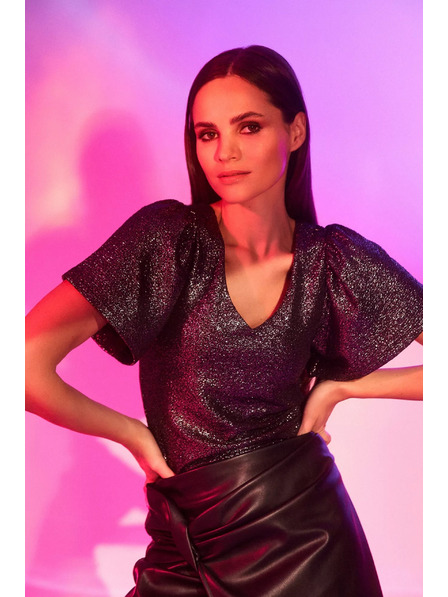 Moodo Bluse mit V-Ausschnitt und kurzen Puffärmeln in Schwarz von Moodo