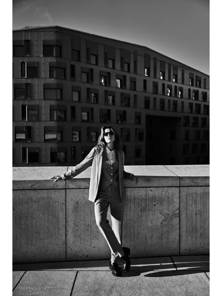 Moodo Sakko mit hochgekrempelten Ärmeln grau Moodo