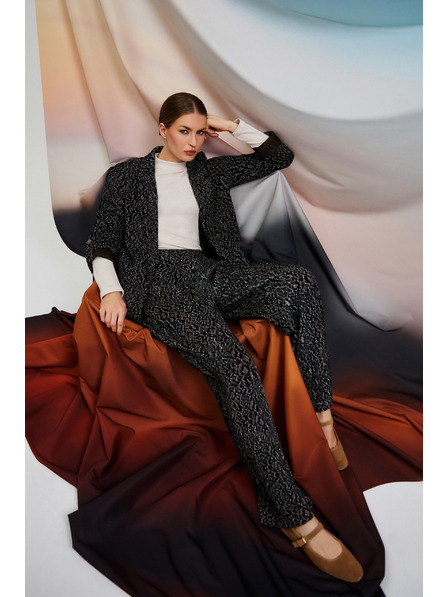 Moodo Schwarze Hose mit Leopardenmuster von Moodo