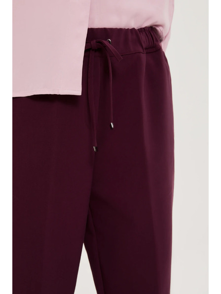 Moodo Weinrote Hose mit Struktur und geraden Hosenbeine von Moodo