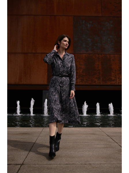 Moodo Viskosekleid mit Gürtel in Grau Moodo