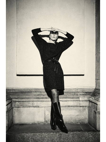 Moodo Schwarzes Kleid mit glitzerndem Garn von Moodo