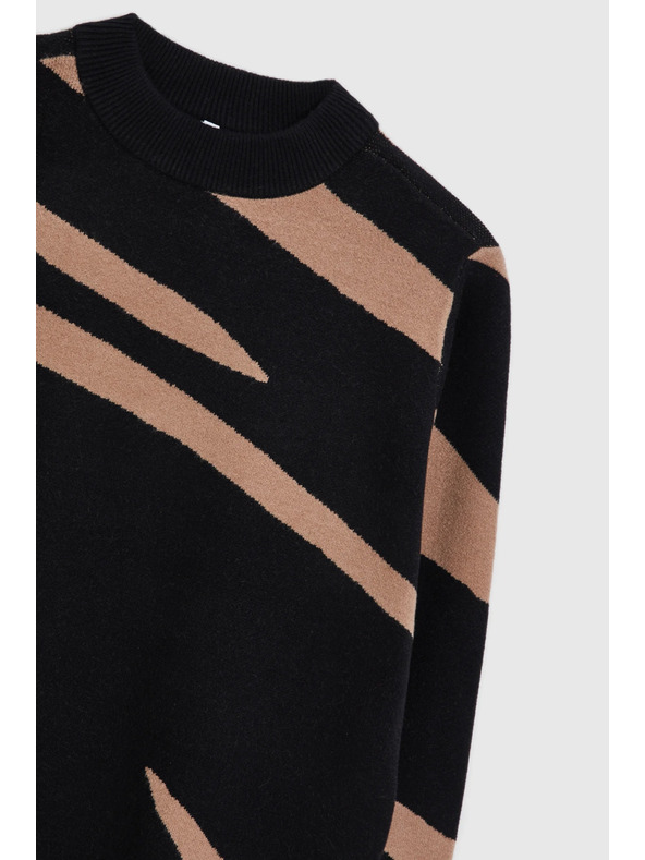 Moodo Schwarzer Pullover mit Tiermuster Moodo