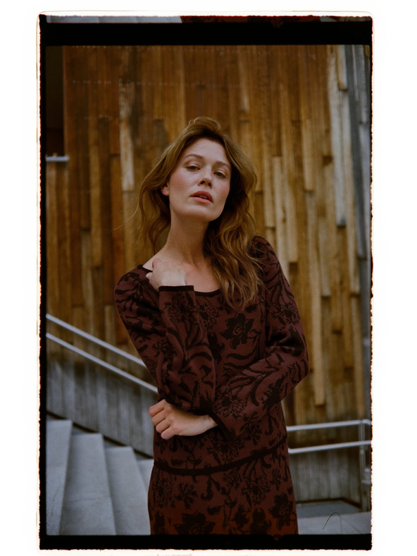 Moodo Brauner Pullover mit Pflanzenmuster Moodo