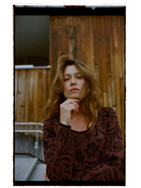 Moodo Brauner Pullover mit Pflanzenmuster Moodo