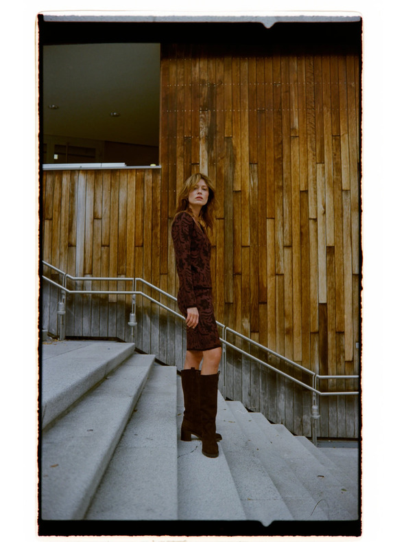 Moodo Brauner Pullover mit Pflanzenmuster Moodo