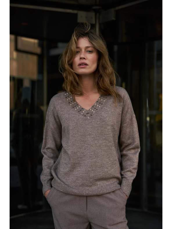 Moodo Brauner Pullover mit dekorativem Ausschnitt Moodo