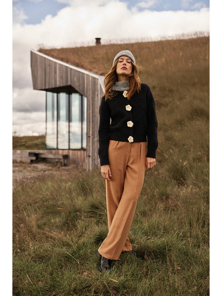 Moodo Schwarzer Cardigan mit Blumenapplikation Moodo