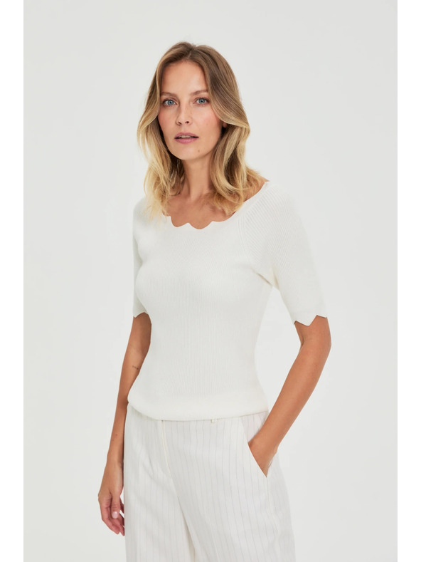 Moodo Figurbetonter weißer Pullover Moodo