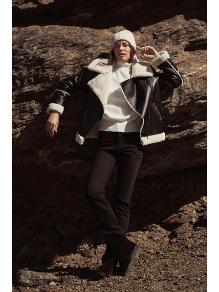 Moodo Schwarze Jacke mit Pelzkragen Moodo