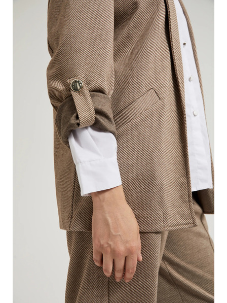 Moodo Sakko mit hochgekrempelten Ärmeln in Beige Moodo