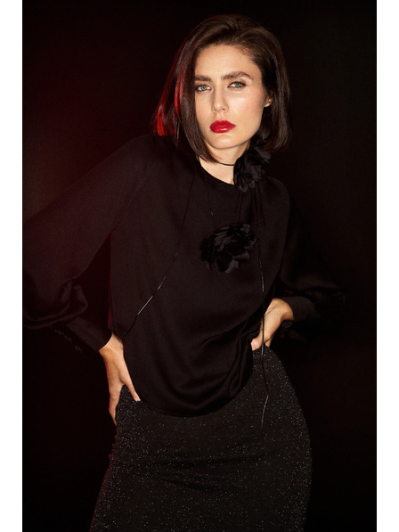 Moodo Elegantes schwarzes Hemd mit gerafften Ärmeln von Moodo