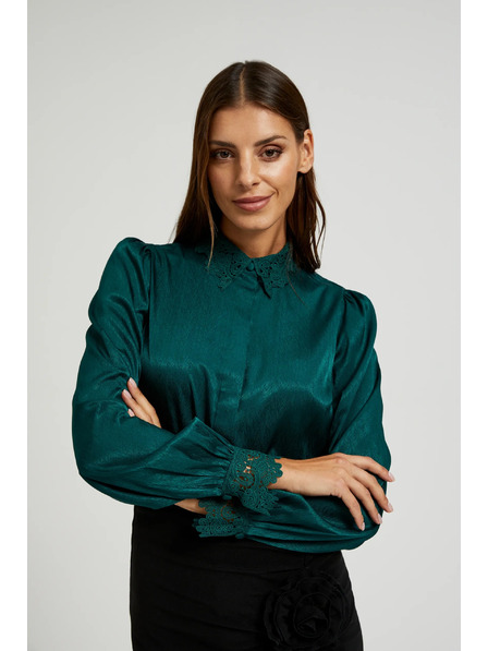 Moodo Grünes Hemd mit Spitze an Manschetten und Kragen von Moodo