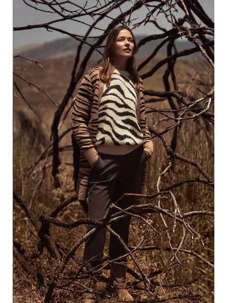 Moodo Beige Strickjacke mit langen Ärmeln und Tiermuster von Moodo