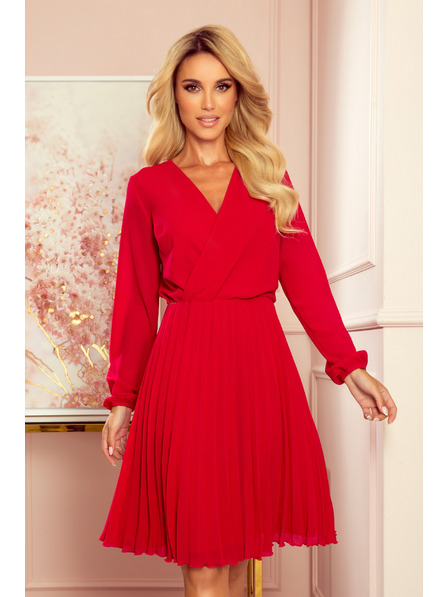 numoco ISABELLE Plissiertes Kleid mit Ausschnitt und Langarm - Rot