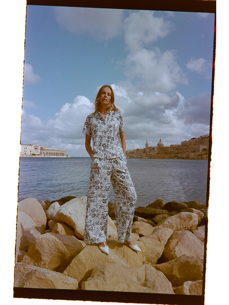 Moodo Hose aus Viskose mit Druck Marineblau Moodo