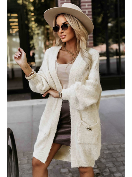 numoco basic Modische Oversized-Strickjacke mit dekorativer Brosche und praktischen Taschen - Beige