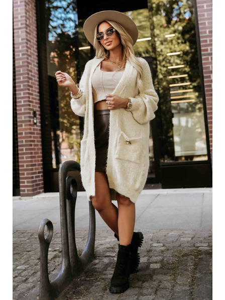 numoco basic Modische Oversized-Strickjacke mit dekorativer Brosche und praktischen Taschen - Beige