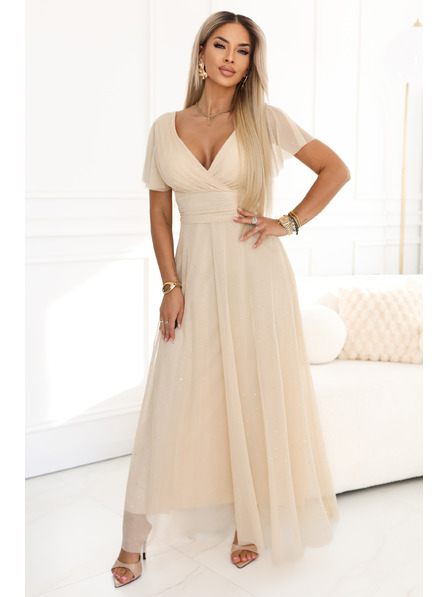 numoco MELANIA Langes glänzendes Hochzeitskleid mit Ausschnitt und Kurzarm - Beige